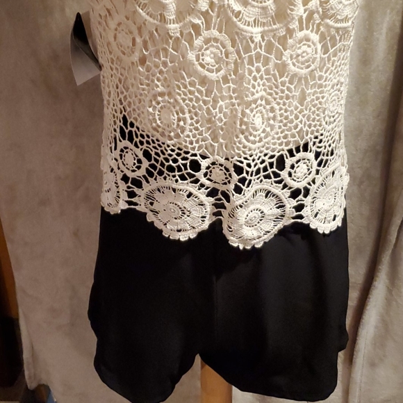 NWT City Triangles Ivory Romper Junior's Small New - Picture 8 of 8